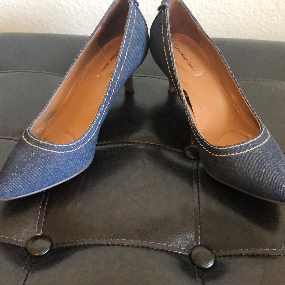 Calvin Klein jean pumps